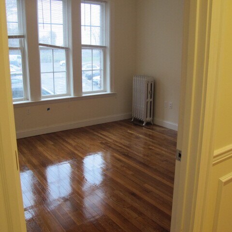 Building Photo - 25 Glenville Ave