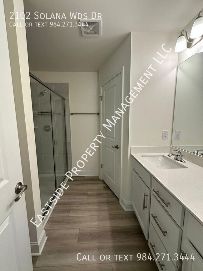 Building Photo - 2102 Solana Wds Dr