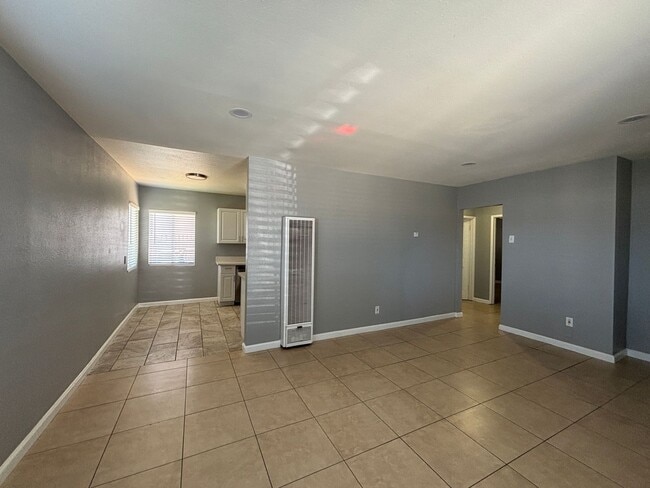 Building Photo - Charming West Lancaster Duplex