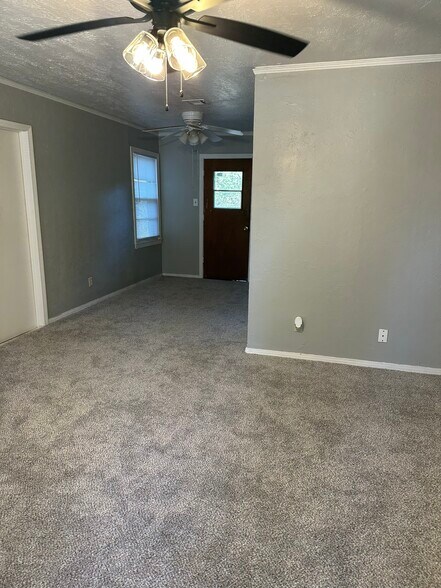 Building Photo - 409 W Johnson St