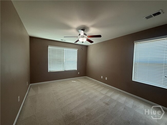 Building Photo - 426 Lions Den Dr