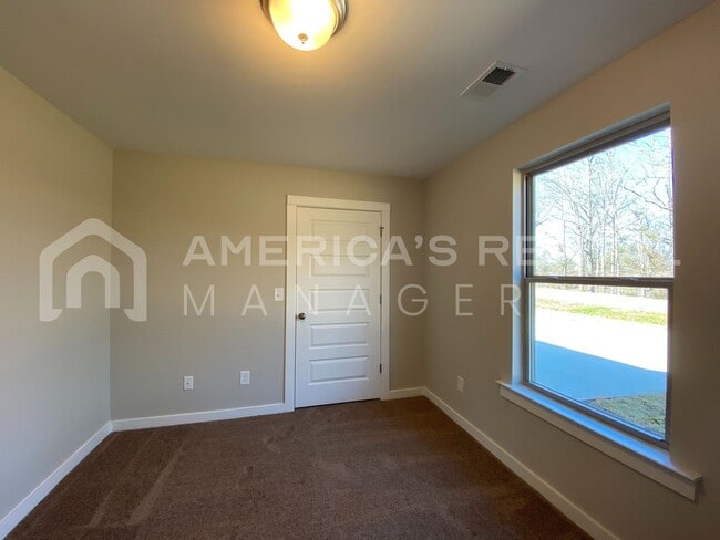 Building Photo - Home for Rent in Talladega, AL! View with 48 Hours Notice!