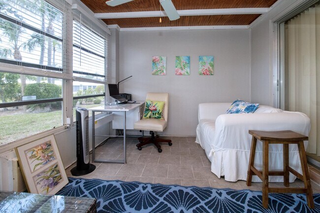 Building Photo - Fully Furnished - 2 bed 2 Bath villa - South Sarasota