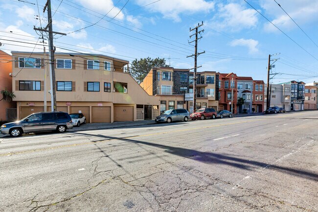 Building Photo - 5519 Mission