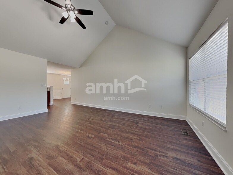 Building Photo - 5412 Singh Ln