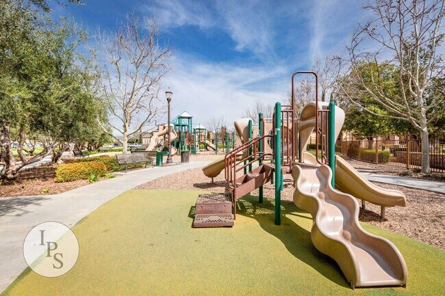 Building Photo - Harlan Ranch Clovis Home, 3BR/2BA, Amazing Community - Lots of Amenities!