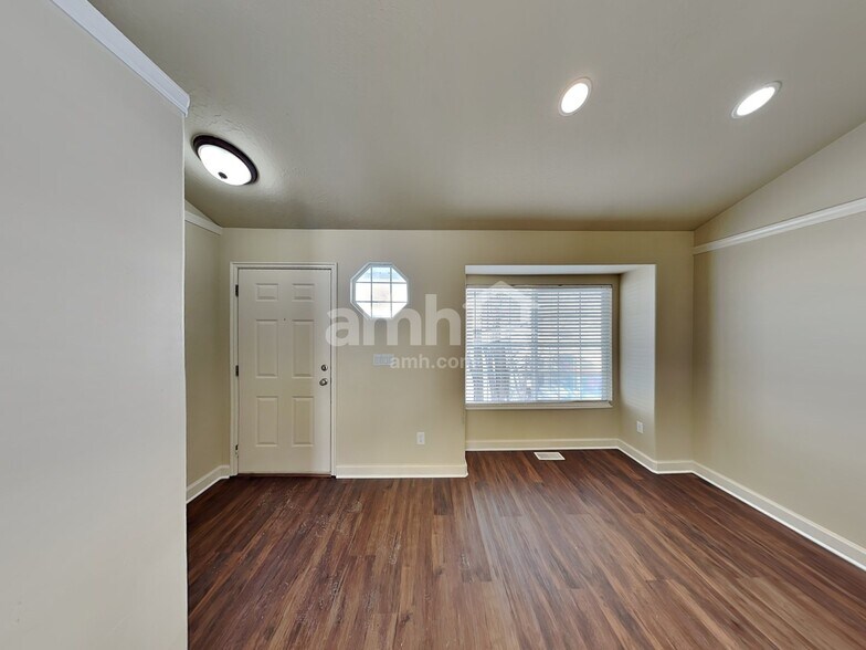 Building Photo - 2262 E 2900 N