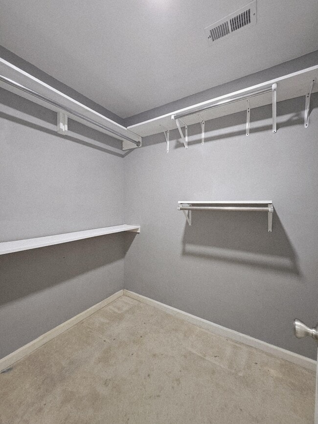 Building Photo - 208 E Bend Ct