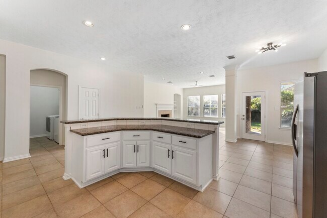 Building Photo - 10 Andante Trail Pl
