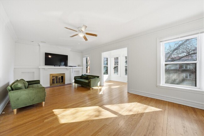Building Photo - 5210 S Ingleside Ave