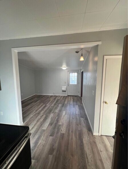 Building Photo - 414 E Broadway St