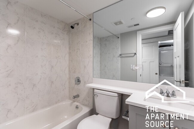 Building Photo - 1137 Oak Ave