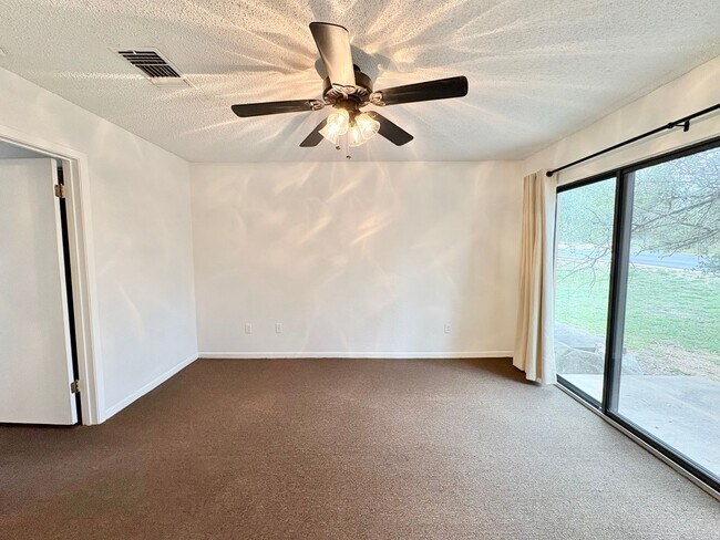 Building Photo - ***2 Bedroom 3 Bathroom Townhome for Lease in Horseshoe Bay, TX.***