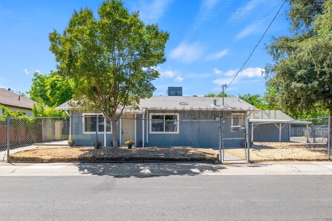 Building Photo - Updated 3-Bed, 2-Bath Bungalow on Spacious...