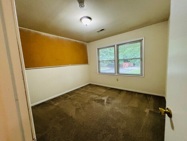 Building Photo - 1741 Donlee Dr