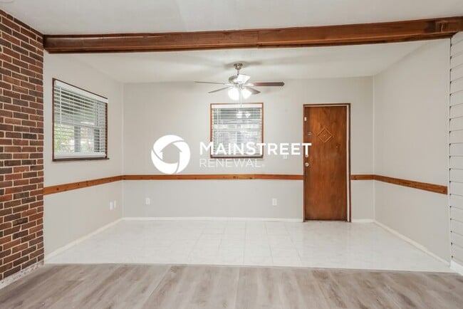 Building Photo - 3 Bedroom Pet-Friendly Home in KISSIMMEE, FL with Main Street Renewal
