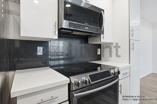 Building Photo - 4295 Vía Arbolada