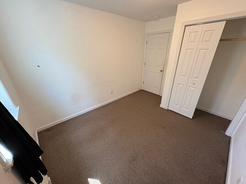 Building Photo - 4 Seawanhaka Ave