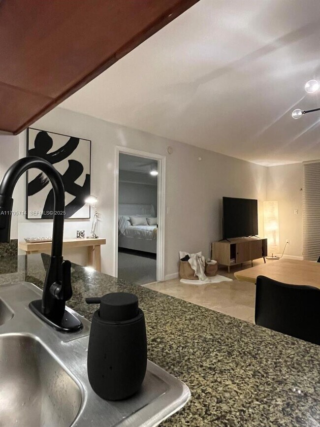 Building Photo - 1200 Brickell Bay Dr