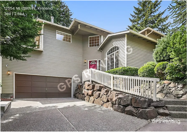 Building Photo - ? Peaceful Retreat in the Heart of Kirkland!