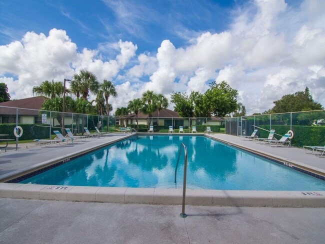 Building Photo - 1607 Laurel Leaf Ln