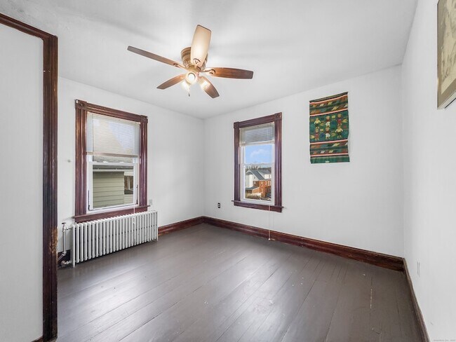 Building Photo - 634 High St