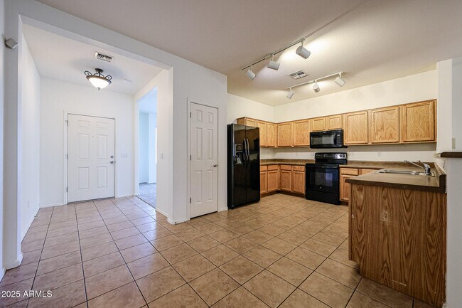 Building Photo - 45449 Alamendras St