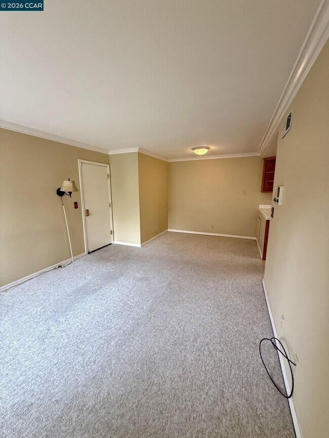 Building Photo - 365 Bellflower Dr