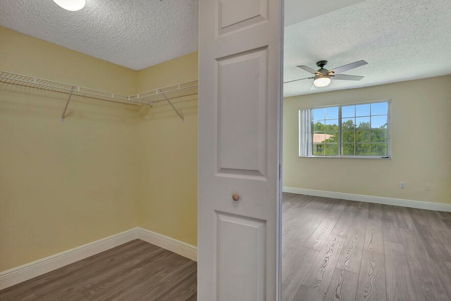 Building Photo - 600 Crestwood Ct N