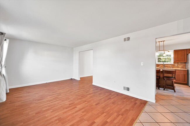 Building Photo - Well Maintained 3 Bedroom Townhome in East Lampeter Township