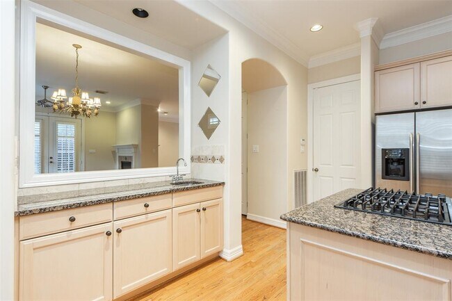 Building Photo - 6318 Elm Ct