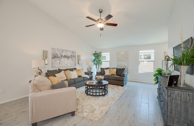 Building Photo - 1736 E Fontana Dr