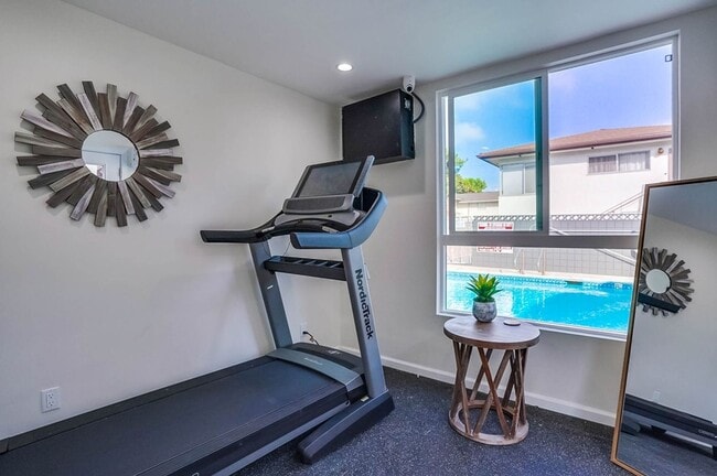 Interior Photo - 544 Evergreen St