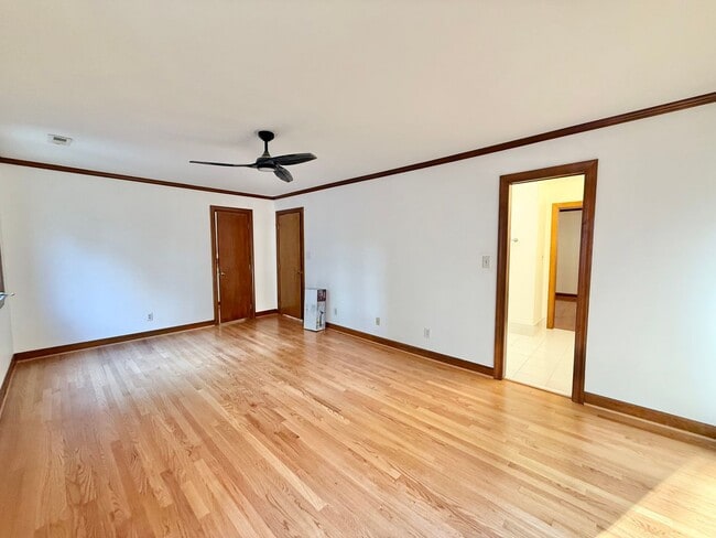 Building Photo - Charming 3BD, 2BA North Raleigh Home in Pr...