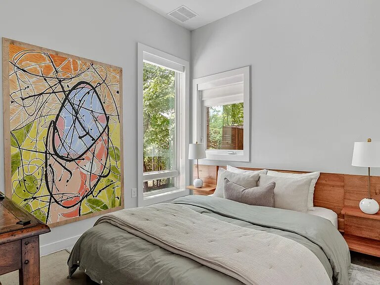 Building Photo - 2211 Canterbury St