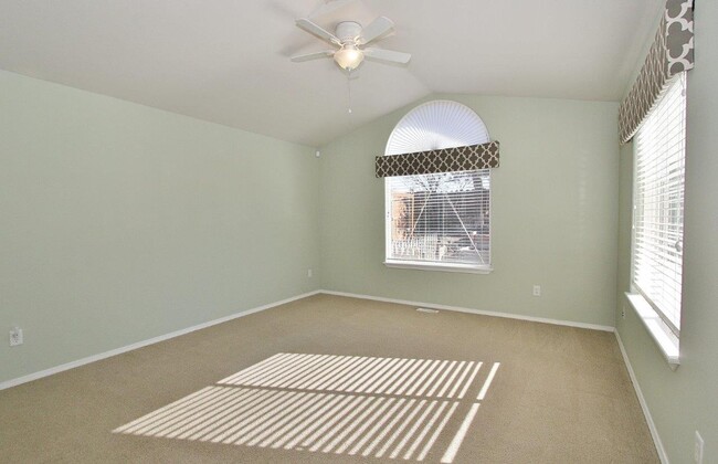 Building Photo - Immaculate Single-Level Home
