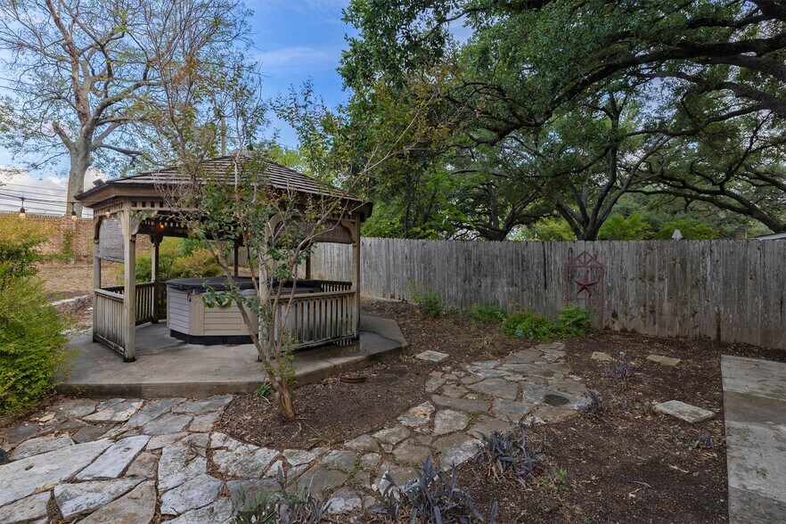 Building Photo - Room in House on Indian Mound Dr