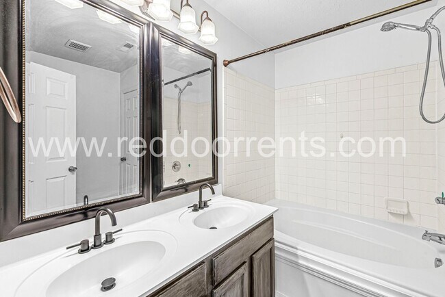 Building Photo - Spacious 3-Bedroom Home in Fishers with Modern Comforts