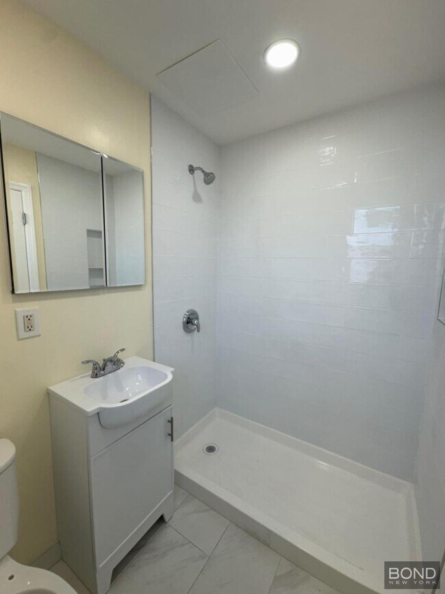 Building Photo - 2 bedroom in Brooklyn NY 11211