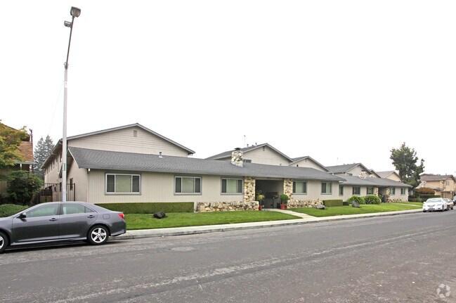 880 - 884 Burbank Dr - 880-884 Burbank Dr