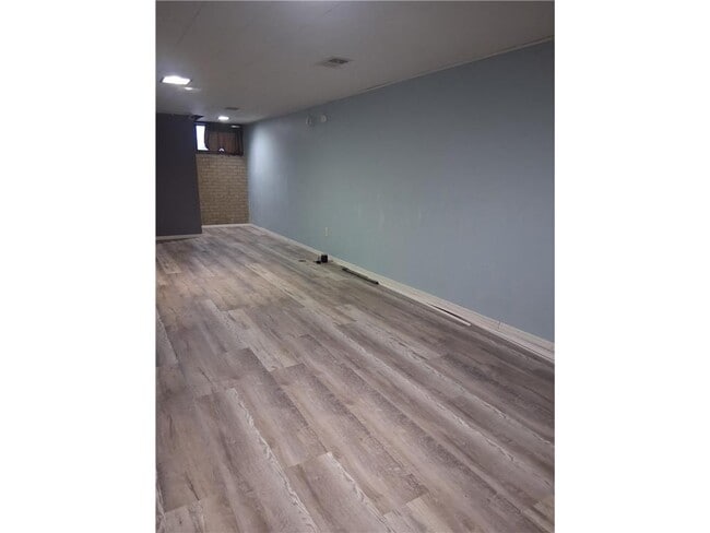 Building Photo - 7885 Van Buren St NE