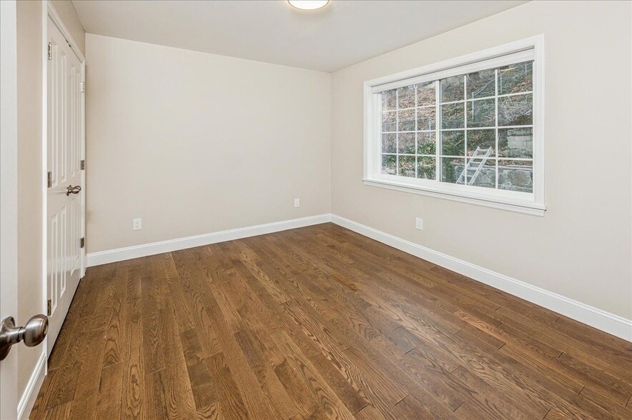 Building Photo - 187 Orchard St