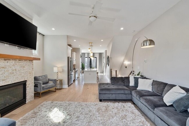 Building Photo - 2356 Mason Dr