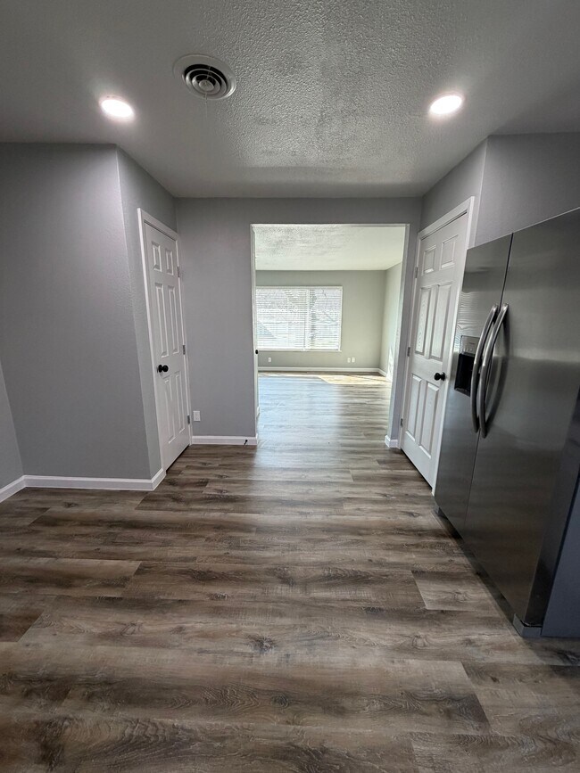 Building Photo - 12 Pershing