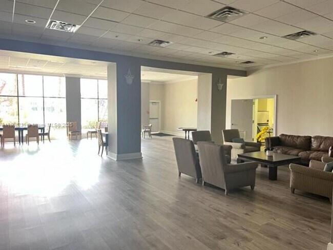 Building Photo - 5600 Collins Ave
