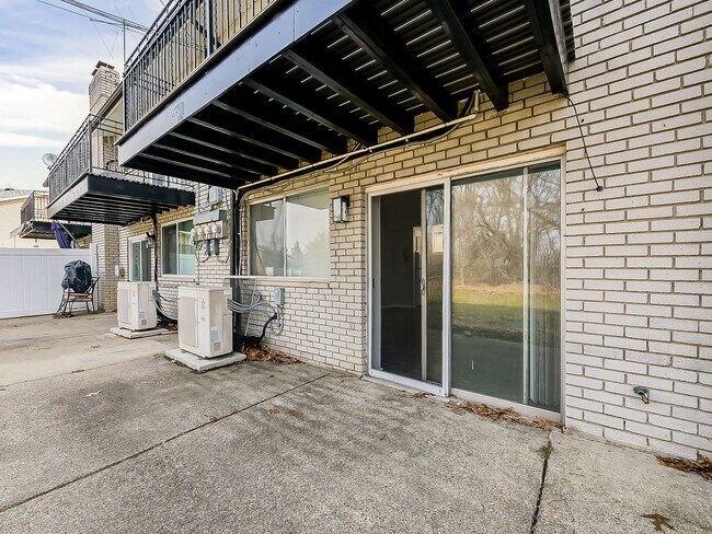 Building Photo - Easy Living in White Lake 2 Bed Home in Great Location