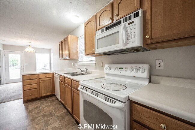 Building Photo - "Charming 3-Bedroom Home with 2 Full Baths in Desirable Noblesville Location!"