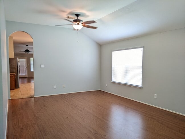 Building Photo - 122 Brazos Gardens Dr