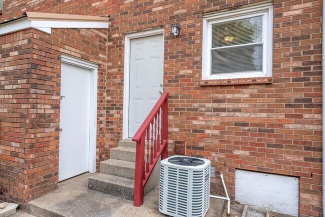 Building Photo - End Unit Ready for You to Call Home