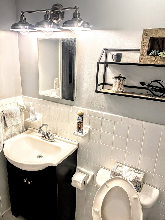 Building Photo - 2925 Center St